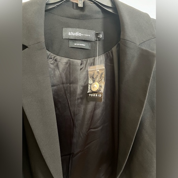 NWT Torrid Black Blazer - Picture 2 of 4